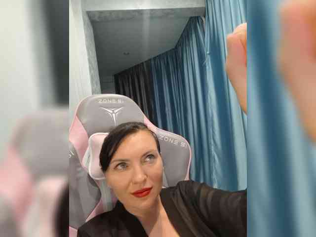 DIVORA Sex Cam Show