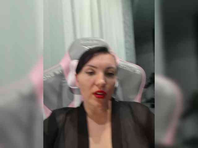 DIVORA Sex Cam Show