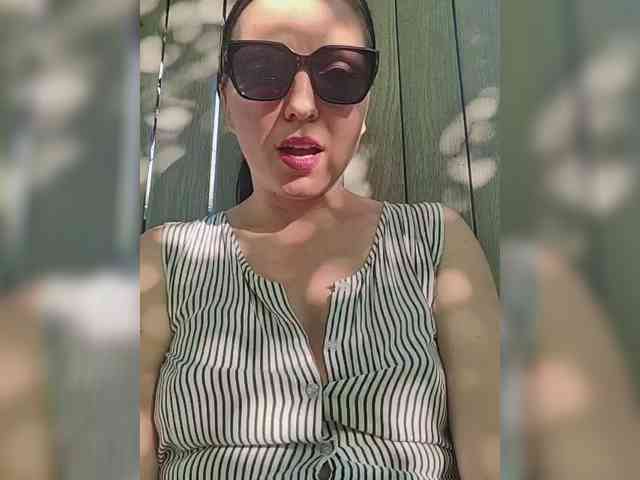 DIVORA Sex Cam Show