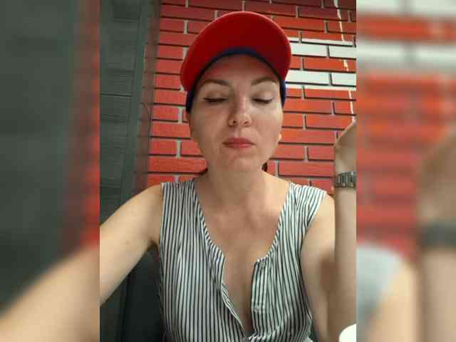 DIVORA Live Webcam on BongaCams