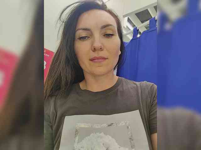 DIVORA Sex Cam Show