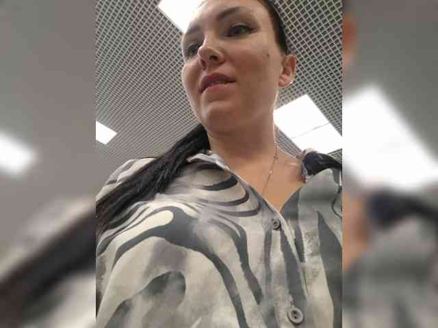 DIVORA Live Webcam on BongaCams