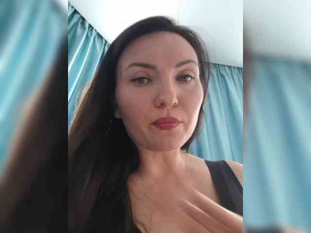 DIVORA Live Webcam on BongaCams