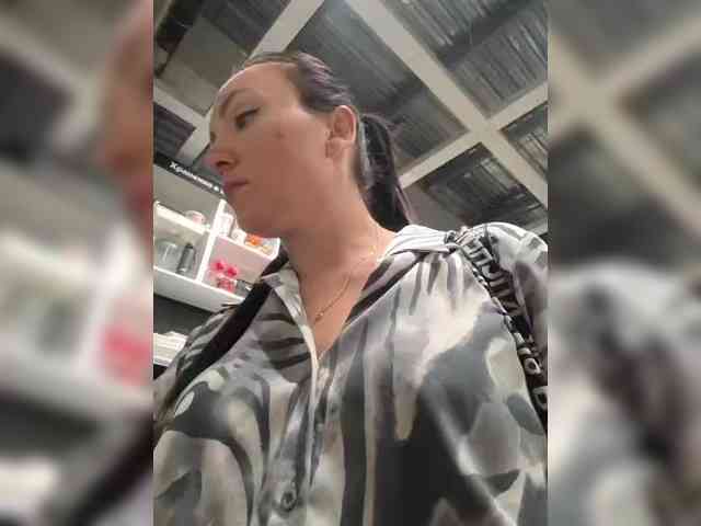 DIVORA Live Webcam on BongaCams