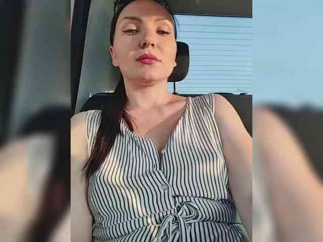 DIVORA Sex Cam Show