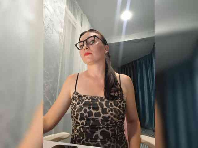 DIVORA Sex Cam Show