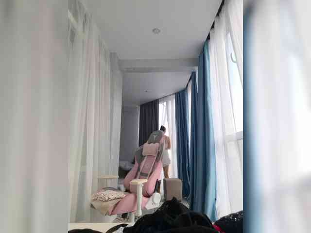 DIVORA Sex Cam Show