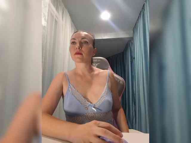 DIVORA Sex Cam Show