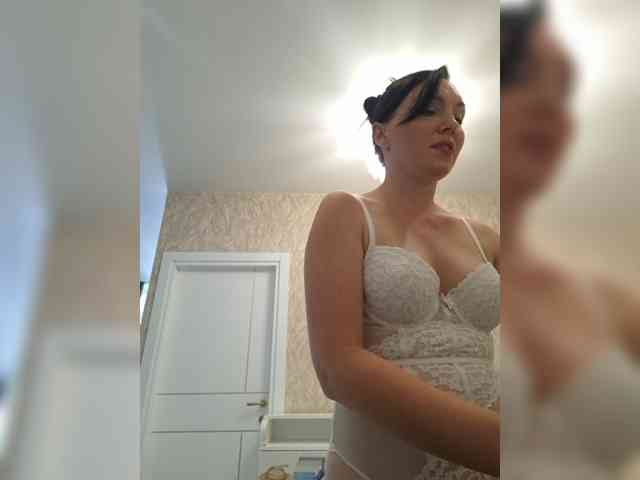 DIVORA Sex Cam Show