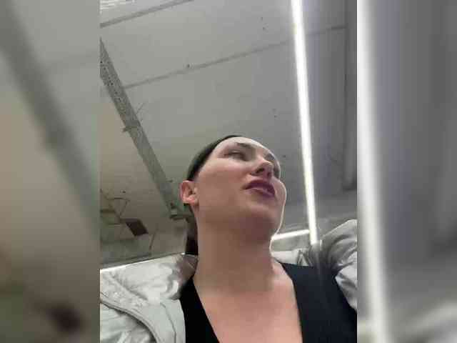 Mrs_Di webcam
