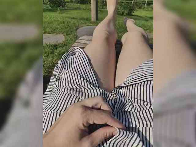 DIVORA Sex Cam Show