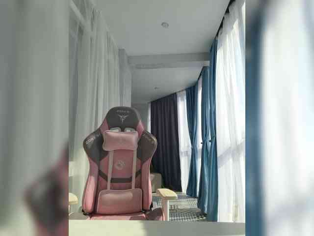 DIVORA Sex Cam Show