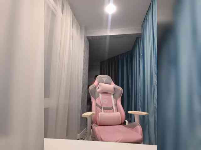 DIVORA Sex Cam Show