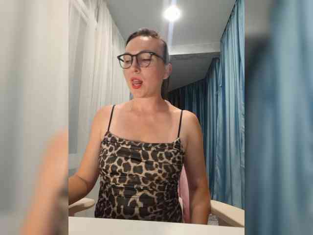 DIVORA Sex Cam Show