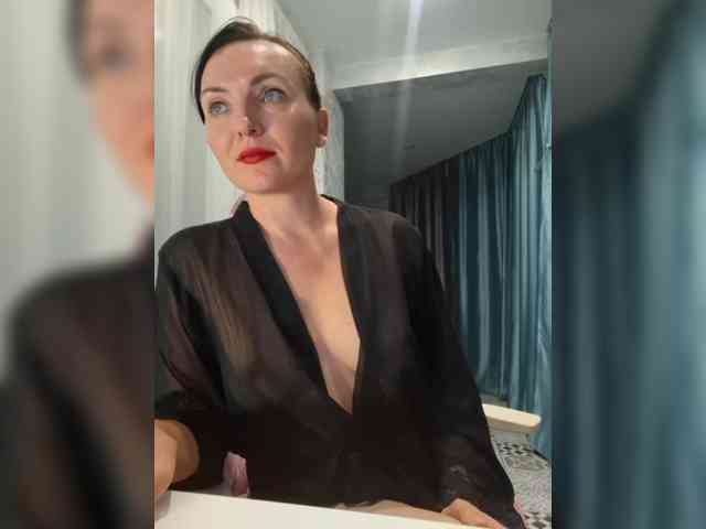 DIVORA Sex Cam Show