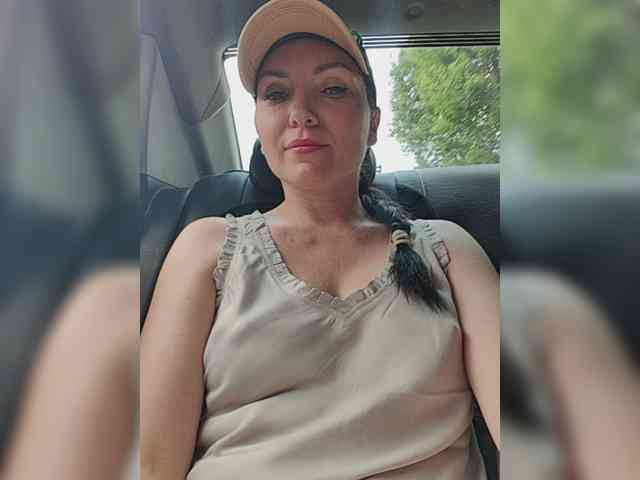 DIVORA Sex Cam Show