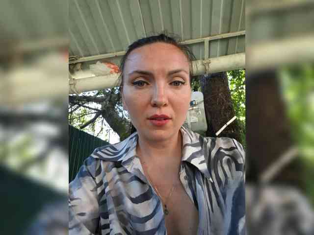 DIVORA Live Webcam on BongaCams