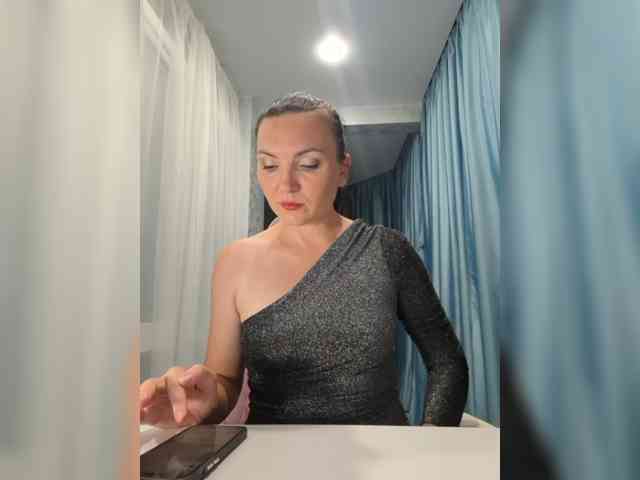DIVORA Sex Cam Show