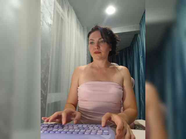 DIVORA Sex Cam Show