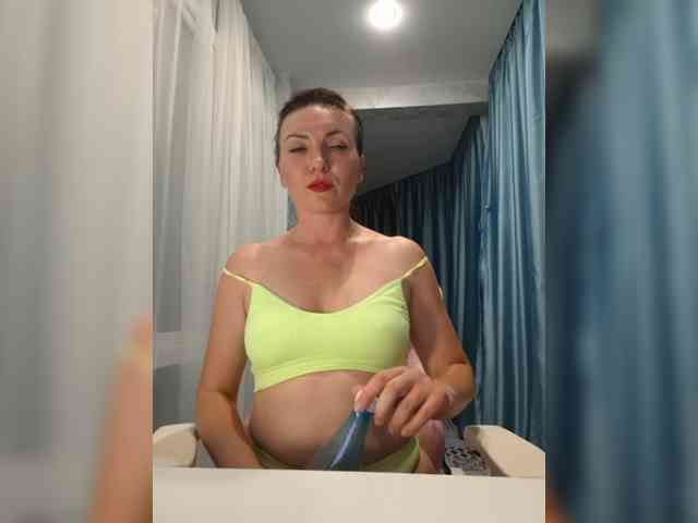 DIVORA Sex Cam Show