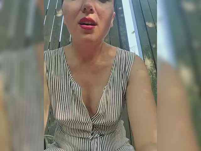 DIVORA Sex Cam Show