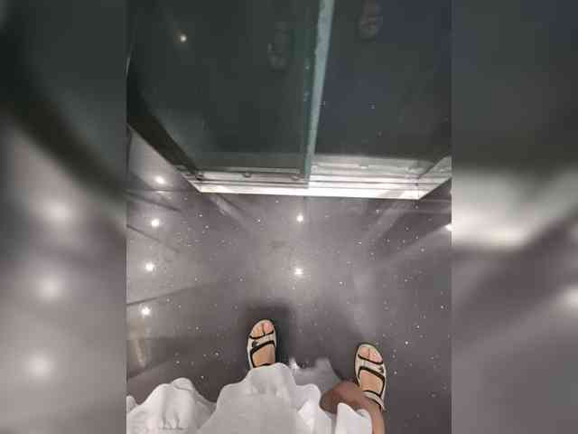 DIVORA Sex Cam Show