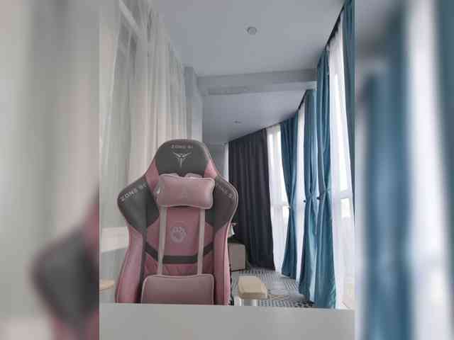 DIVORA Sex Cam Show