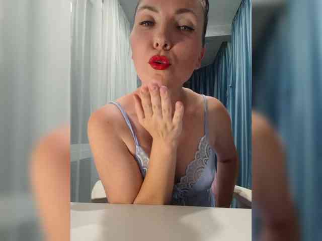DIVORA Sex Cam Show