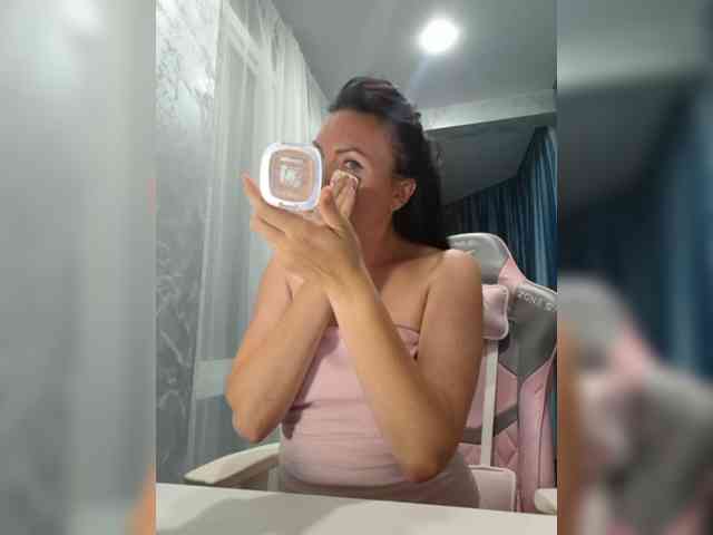 DIVORA Sex Cam Show