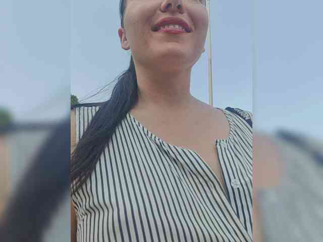 DIVORA Sex Cam Show