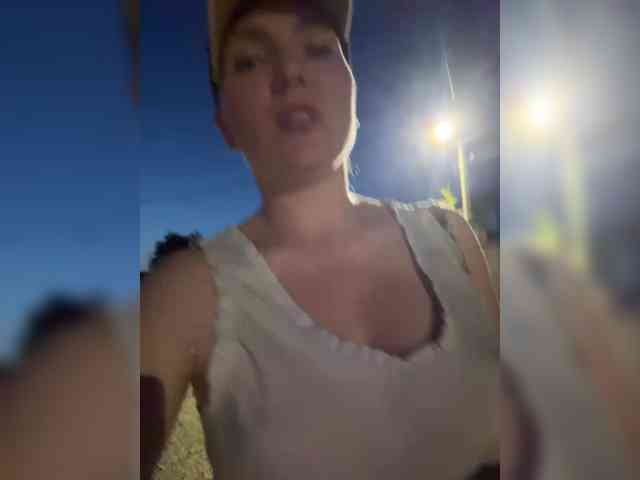 DIVORA Sex Cam Show