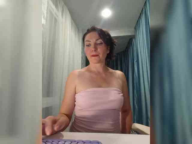 DIVORA Sex Cam Show