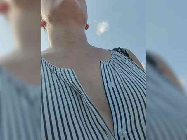 DIVORA Sex Cam Show