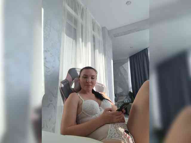 DIVORA Sex Cam Show