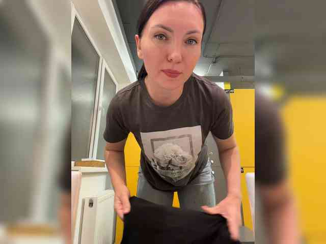 DIVORA Live Webcam on BongaCams