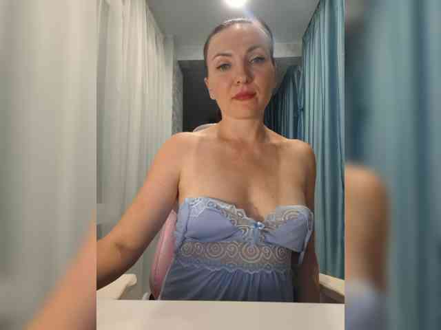 DIVORA Sex Cam Show