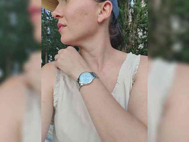 DIVORA Sex Cam Show