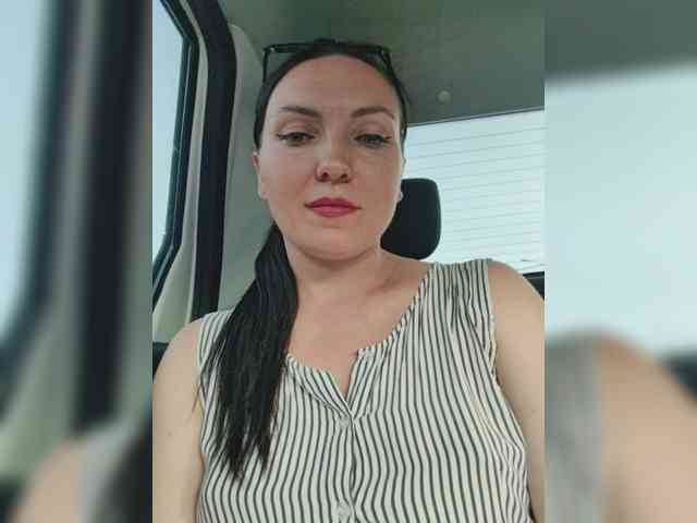 DIVORA Sex Cam Show