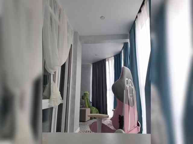 DIVORA Sex Cam Show