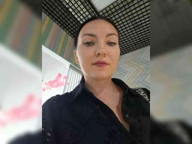 DIVORA Live Webcam on BongaCams