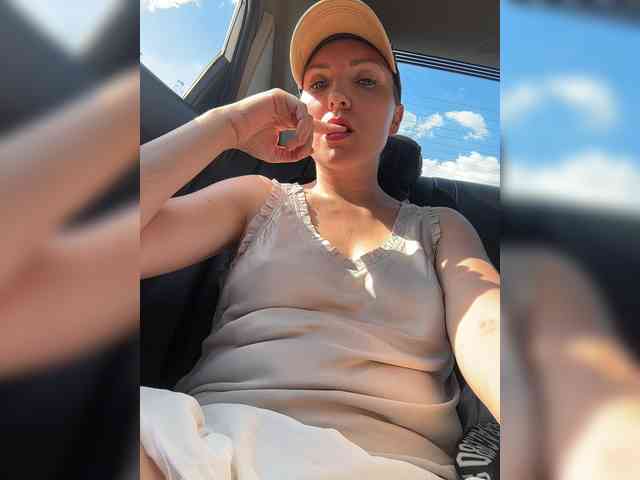 DIVORA Sex Cam Show