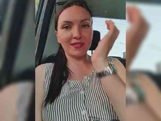 DIVORA Sex Cam Show