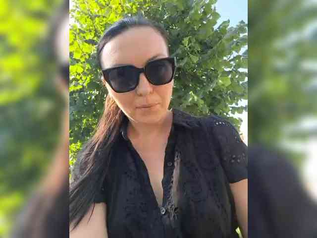 DIVORA Live Webcam on BongaCams