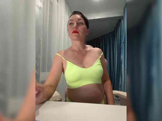 DIVORA Sex Cam Show