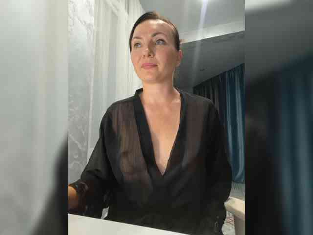 DIVORA Sex Cam Show