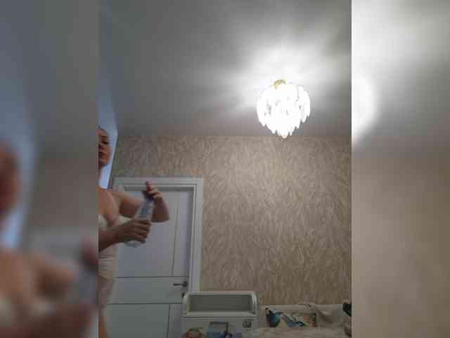 DIVORA Sex Cam Show