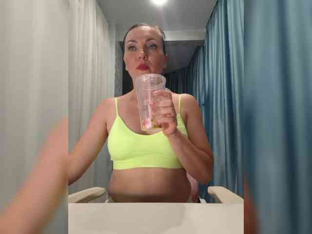 DIVORA Sex Cam Show