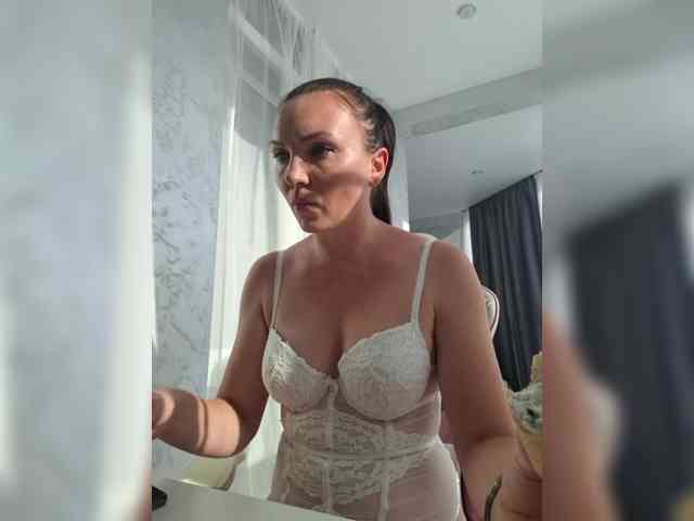 DIVORA Sex Cam Show