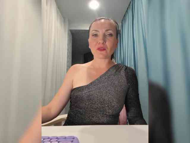 DIVORA Sex Cam Show