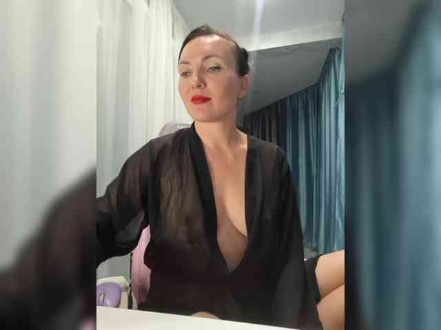 DIVORA Sex Cam Show